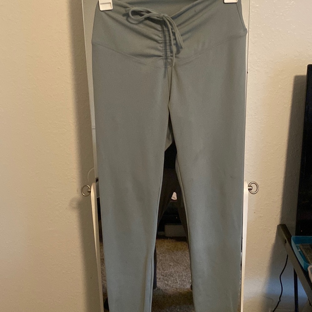 PINK size S Adjustable Waist Ruched “iceberg green” leggings.